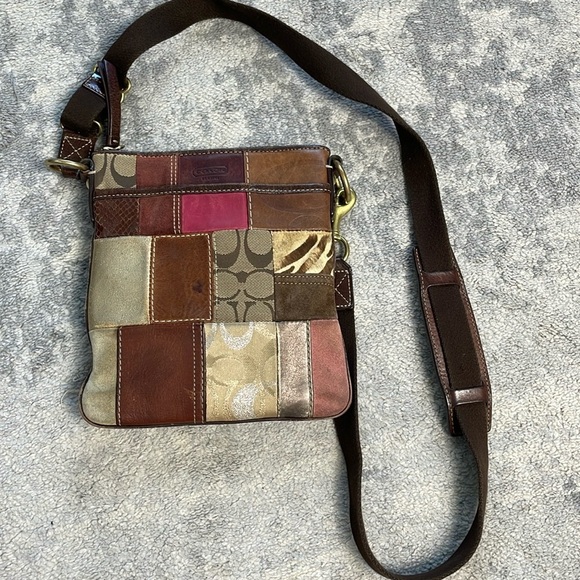 Coach Patchwork Swingpack Flat Crossbody Bag Suede Leather Signature F10439 - Picture 1 of 15